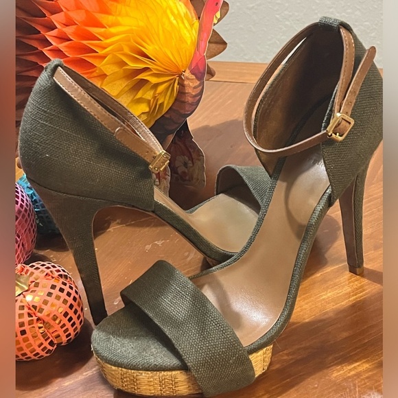 Tory Burch ‘Amina’ High Heel Sandals In Olive, Size US 10M, No Box - Picture 16 of 16